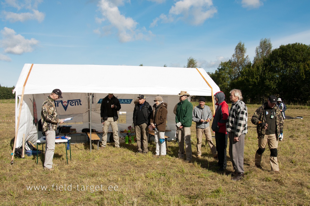 0230   Nagu Te naete, on meil ka tana telk pusti ja seda tanu Meelisele, kes aitas koverad torud sirgeks ning laenas koormarihmasid, et me tana telgist ilma ei jaaks